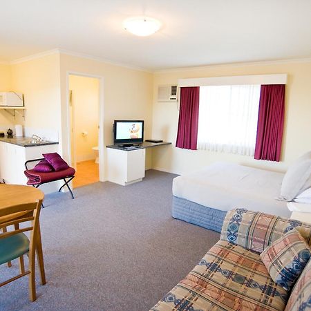 ווארנאמבול Redwood Manor Motel Apartments מראה חיצוני תמונה