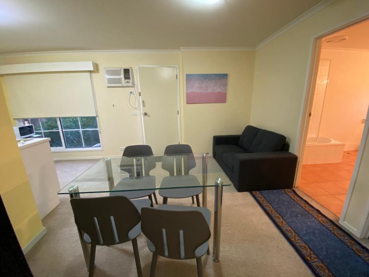 ווארנאמבול Redwood Manor Motel Apartments מראה חיצוני תמונה