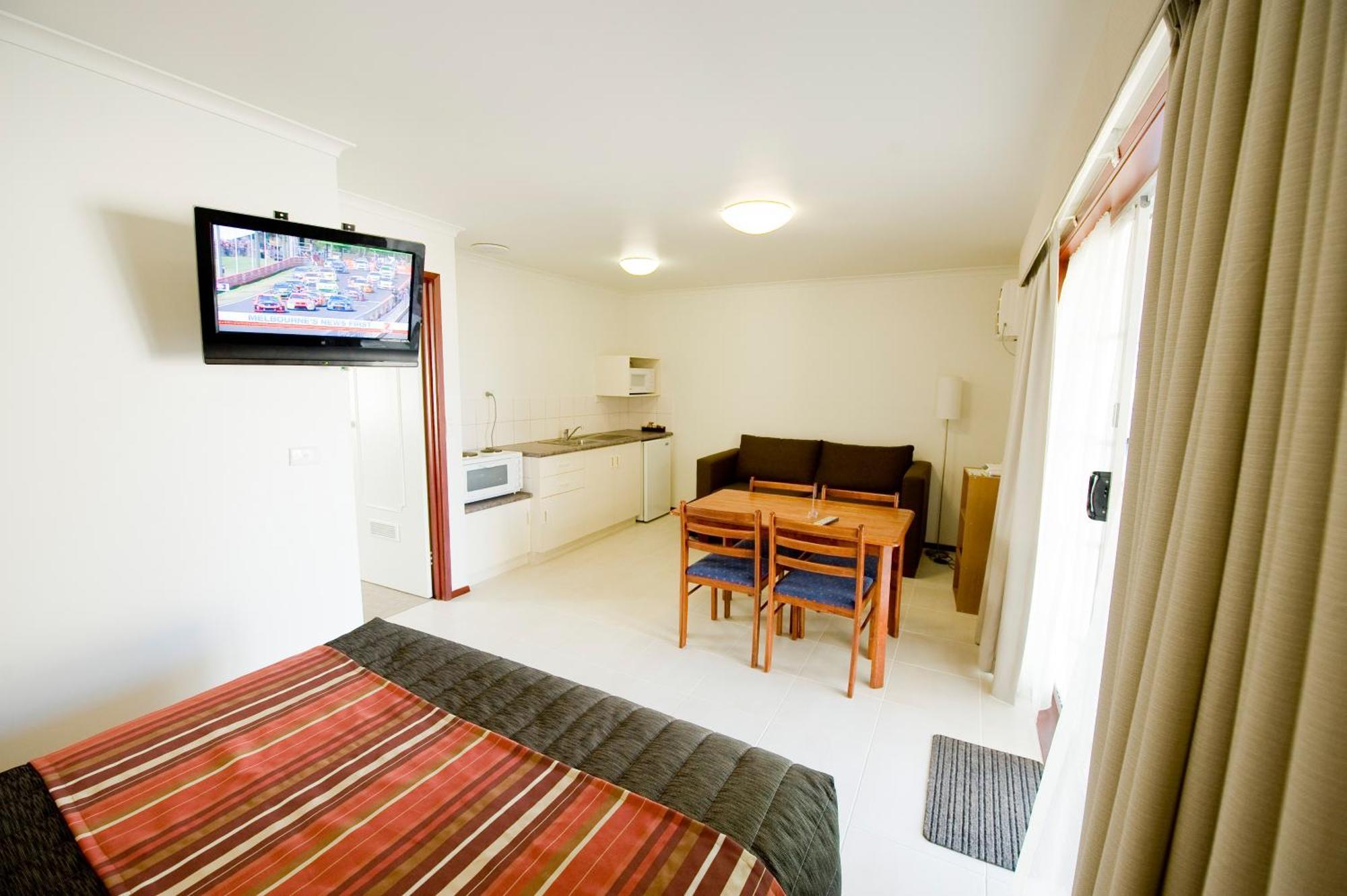 ווארנאמבול Redwood Manor Motel Apartments מראה חיצוני תמונה