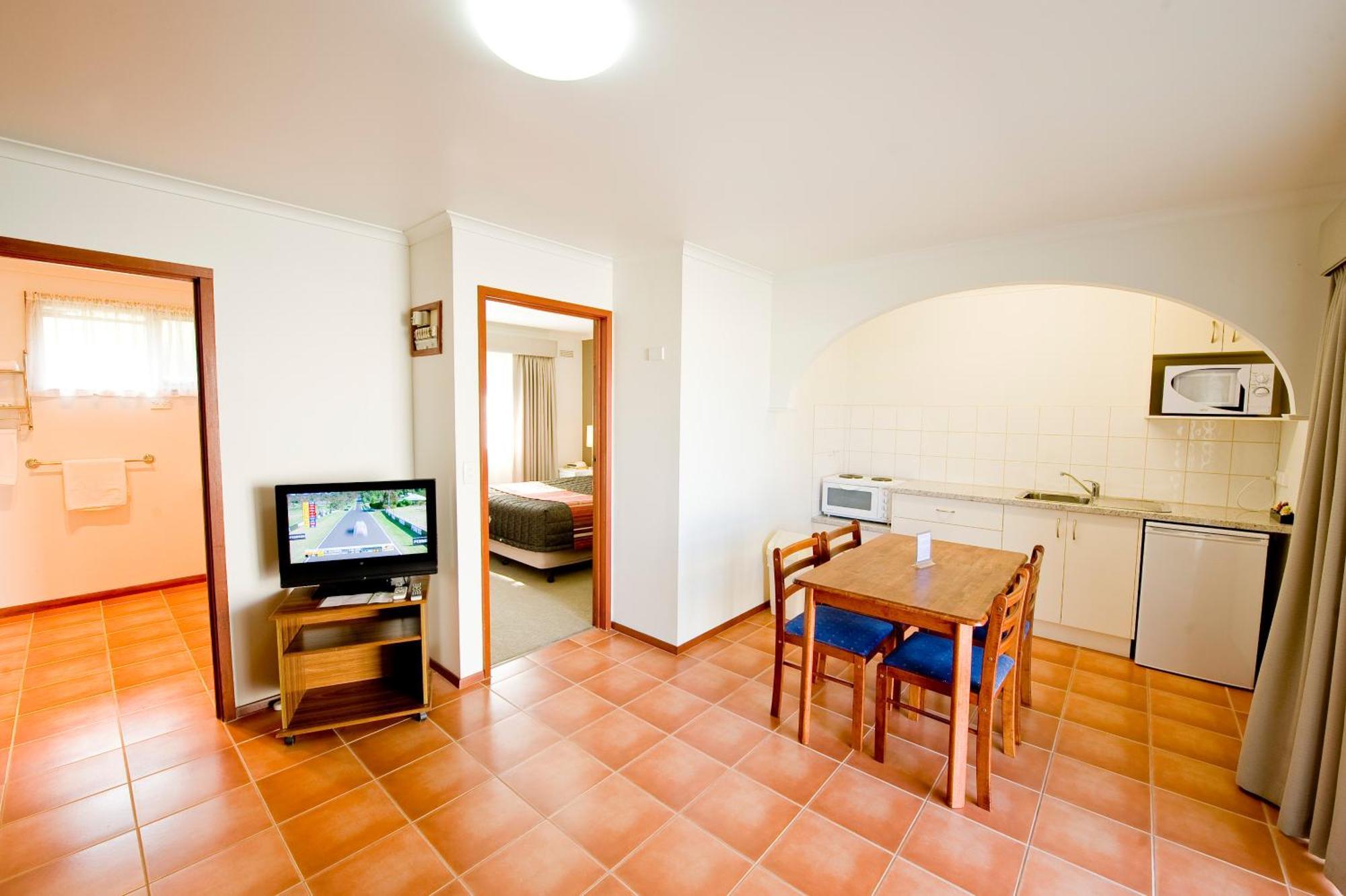 ווארנאמבול Redwood Manor Motel Apartments מראה חיצוני תמונה
