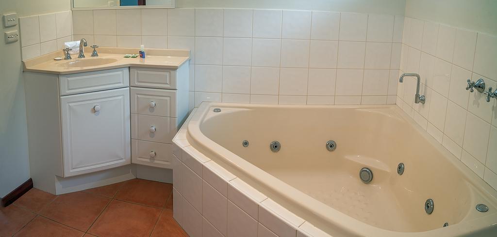 ווארנאמבול Redwood Manor Motel Apartments מראה חיצוני תמונה