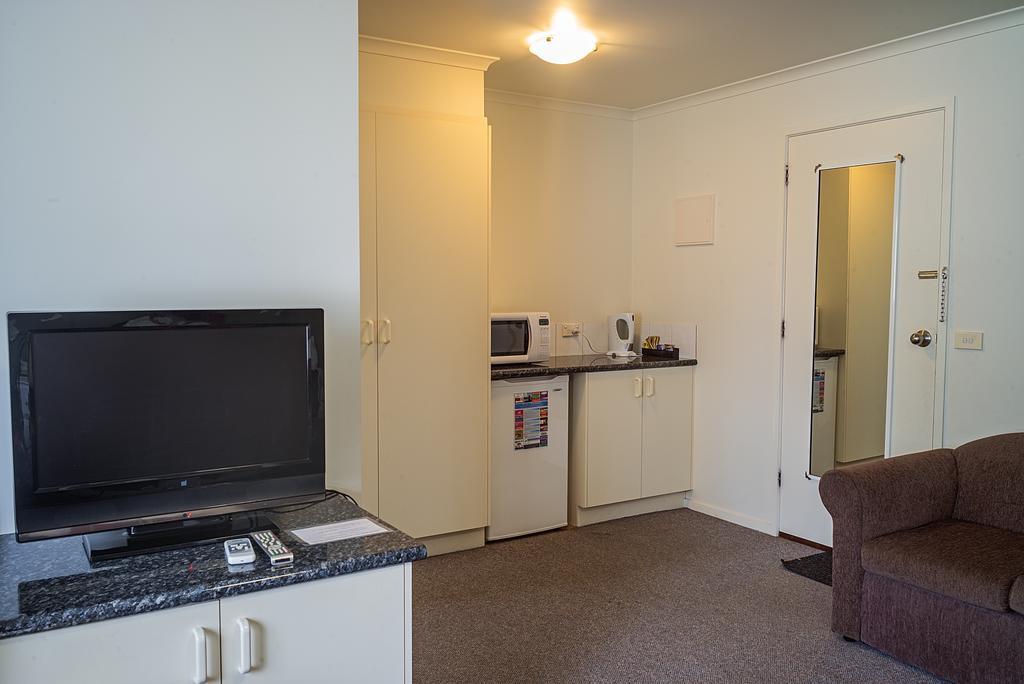 ווארנאמבול Redwood Manor Motel Apartments מראה חיצוני תמונה