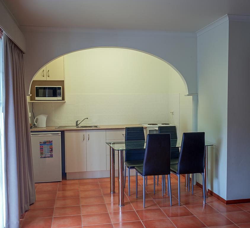 ווארנאמבול Redwood Manor Motel Apartments מראה חיצוני תמונה