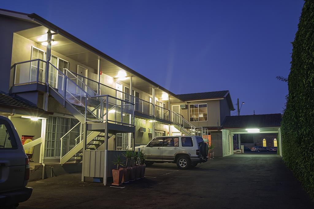 ווארנאמבול Redwood Manor Motel Apartments מראה חיצוני תמונה