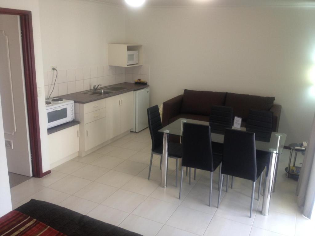 ווארנאמבול Redwood Manor Motel Apartments חדר תמונה