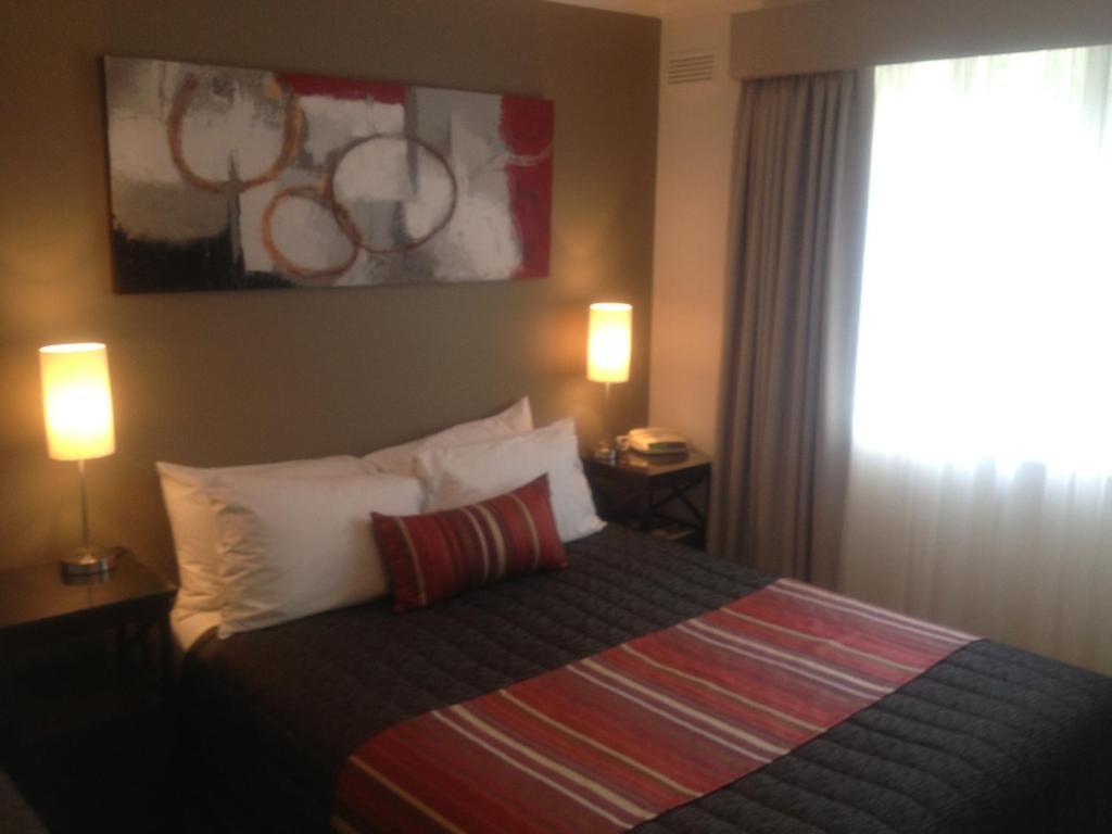 ווארנאמבול Redwood Manor Motel Apartments חדר תמונה