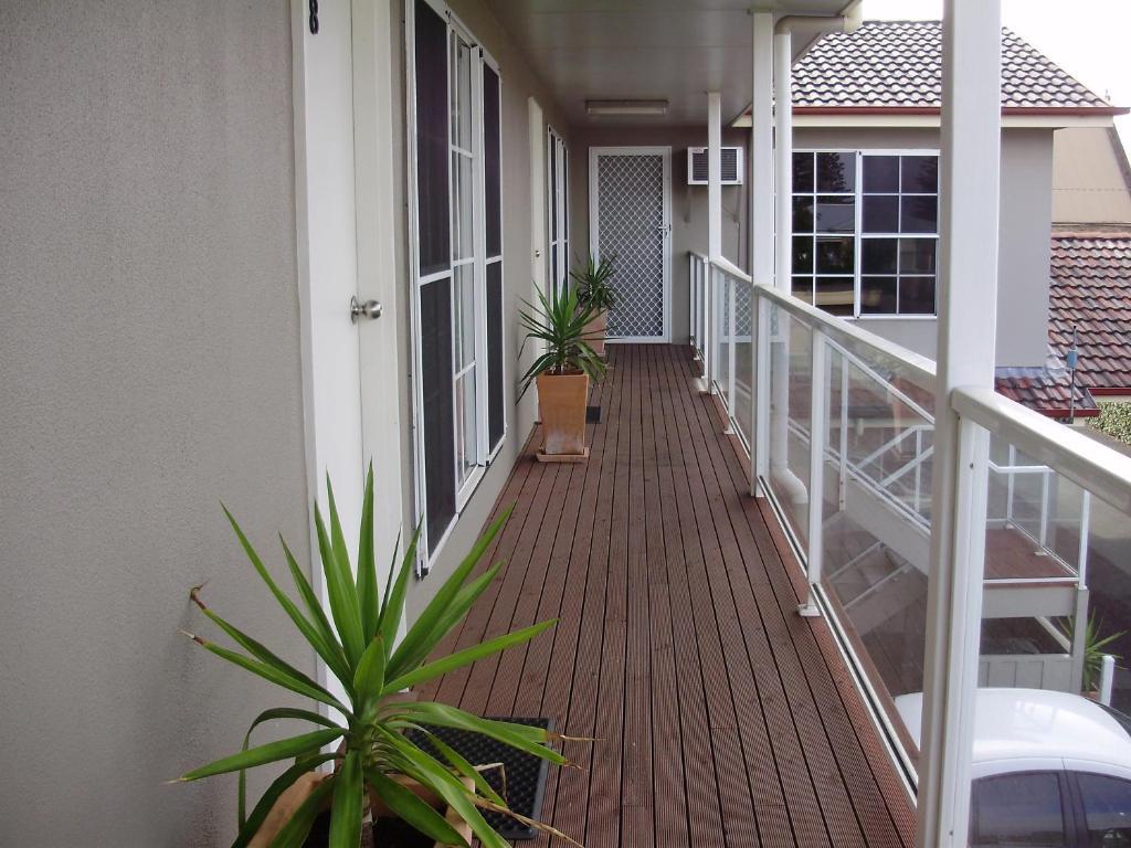 ווארנאמבול Redwood Manor Motel Apartments מראה חיצוני תמונה