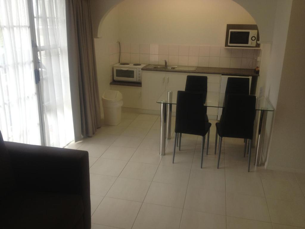 ווארנאמבול Redwood Manor Motel Apartments מראה חיצוני תמונה