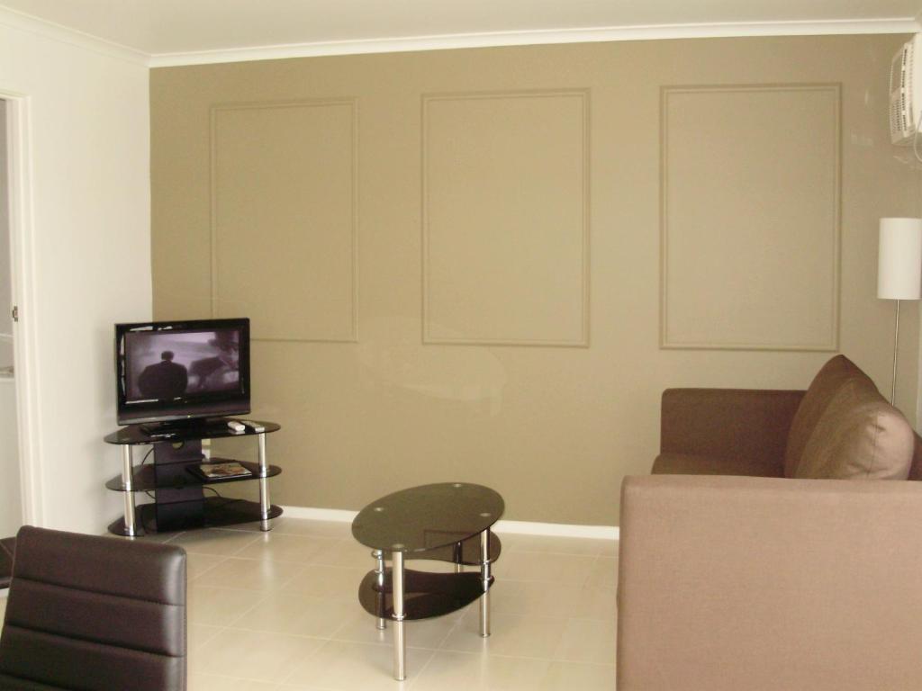 ווארנאמבול Redwood Manor Motel Apartments מראה חיצוני תמונה