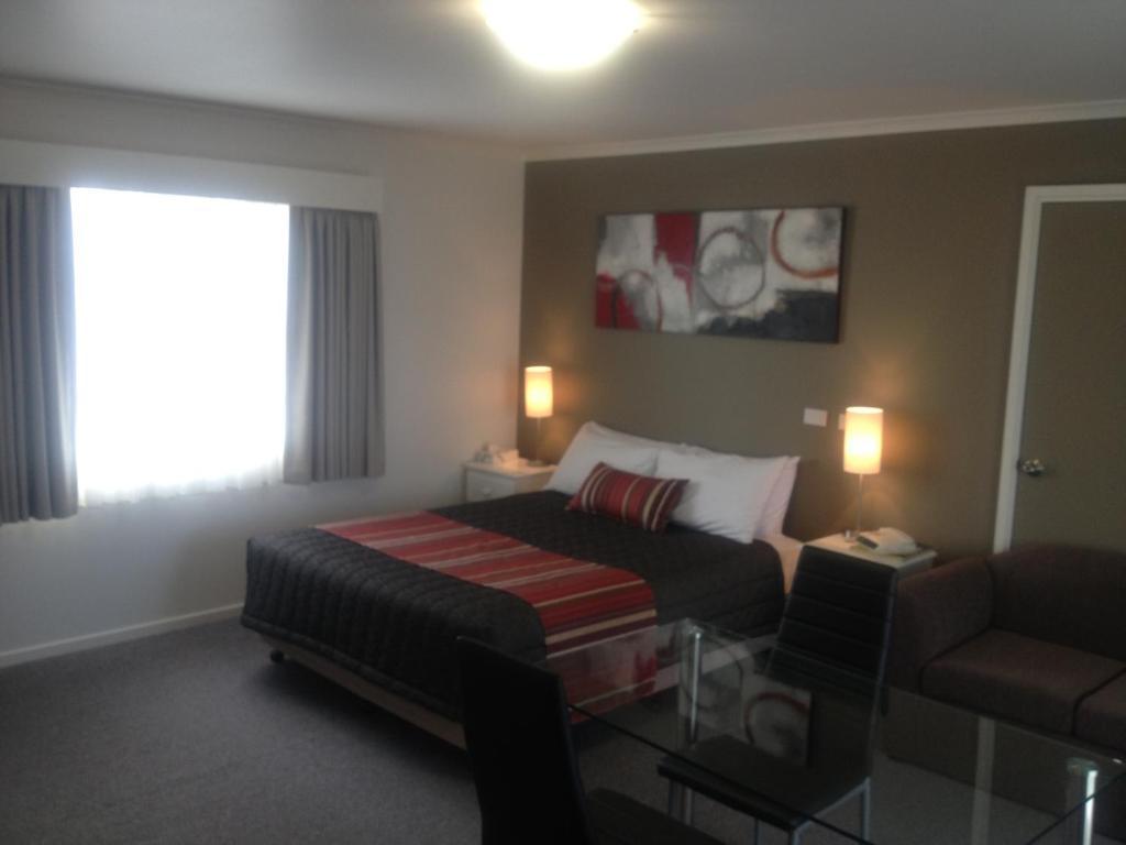 ווארנאמבול Redwood Manor Motel Apartments מראה חיצוני תמונה